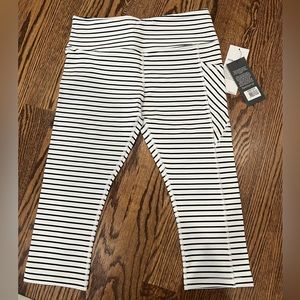 New Tags GLYDER  Capri Crop Pants Tights Leggings Striped Black White NWT Med
